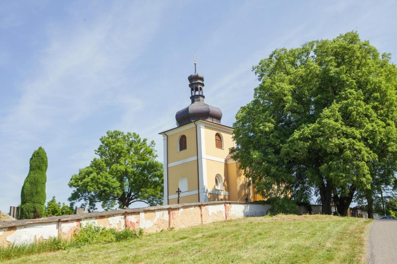 Pension Berten Strasice Strasice  エクステリア 写真